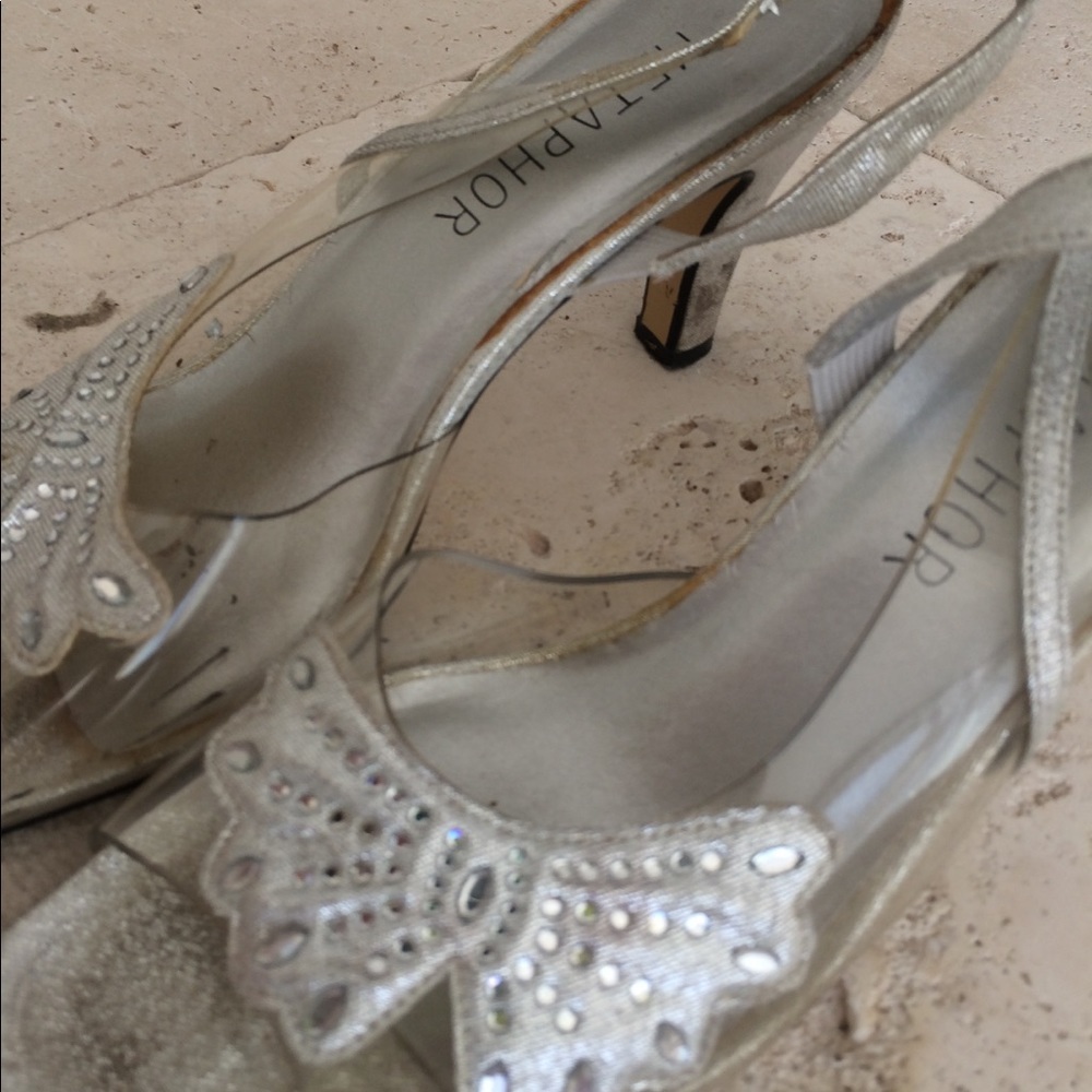 Beautiful butterfly silver shoes! - Picture 2 of 6