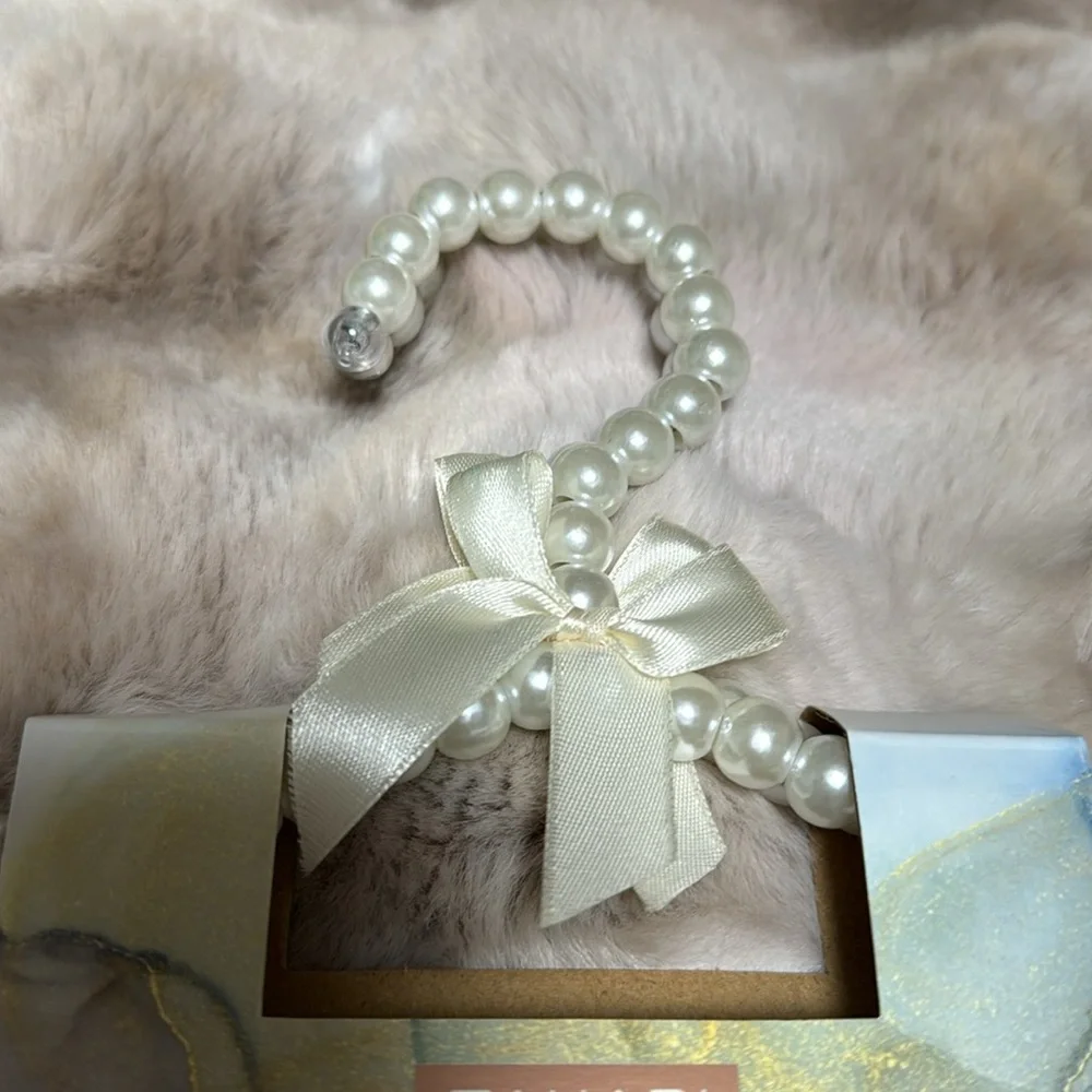 PEARL AND SATIN TRIM SET OF HANGERS - Picture 6 of 14