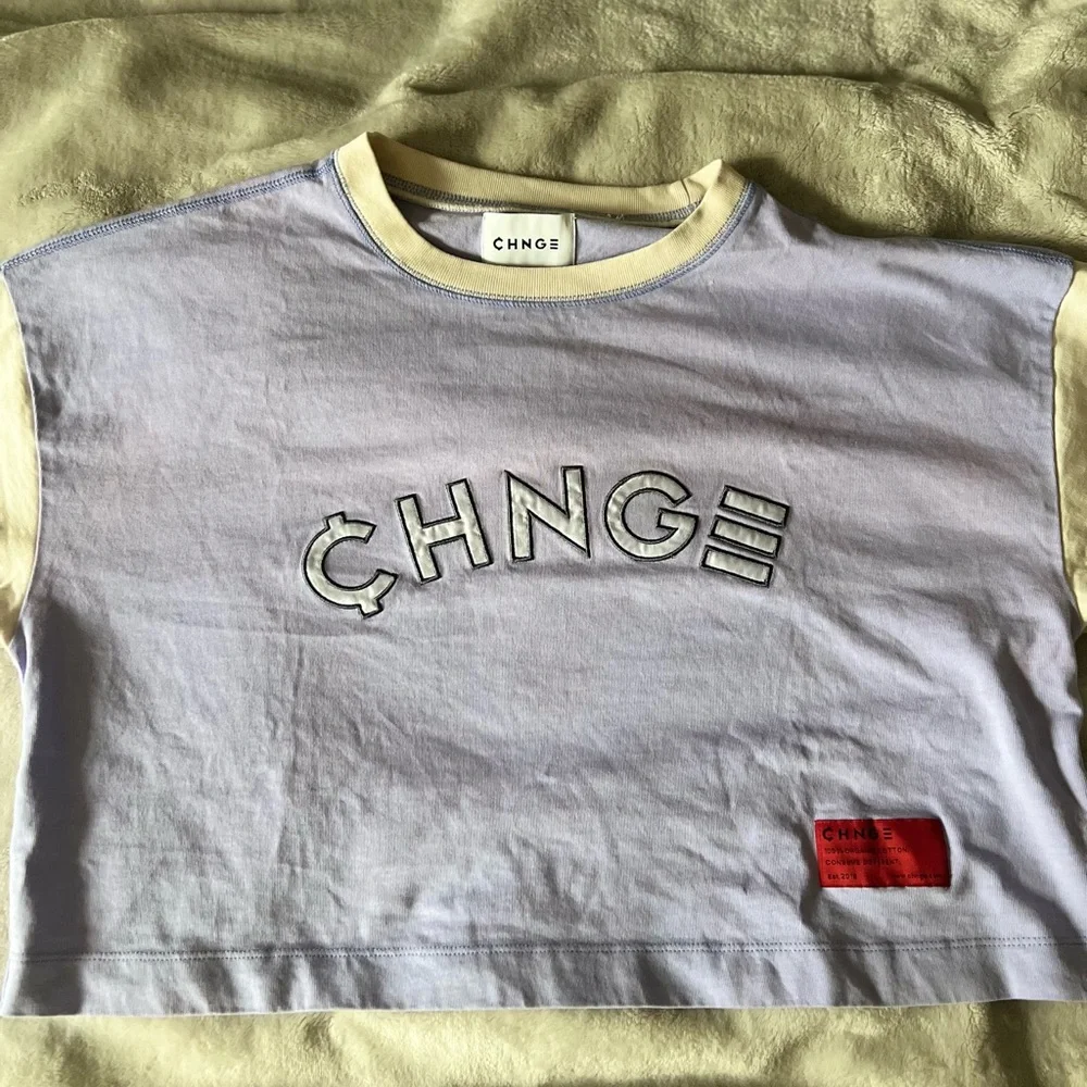 CHNGE Discontinued Style Cropped Tee - Picture 4 of 7