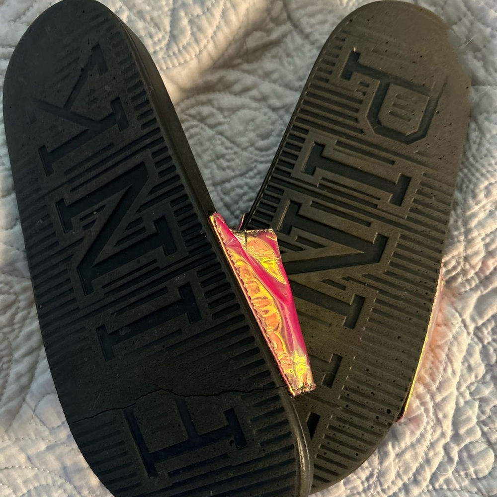 PINK Victoria’s Secret Slides/ Flops - Picture 2 of 2