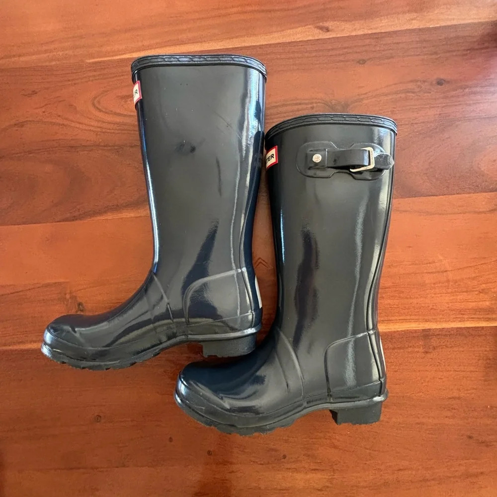 Hunter Original Tall High Gloss Rain Boots in Navy - Picture 3 of 9