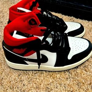 Wmns Air Jordan 1 Mid 'Black Sail Gym Red'