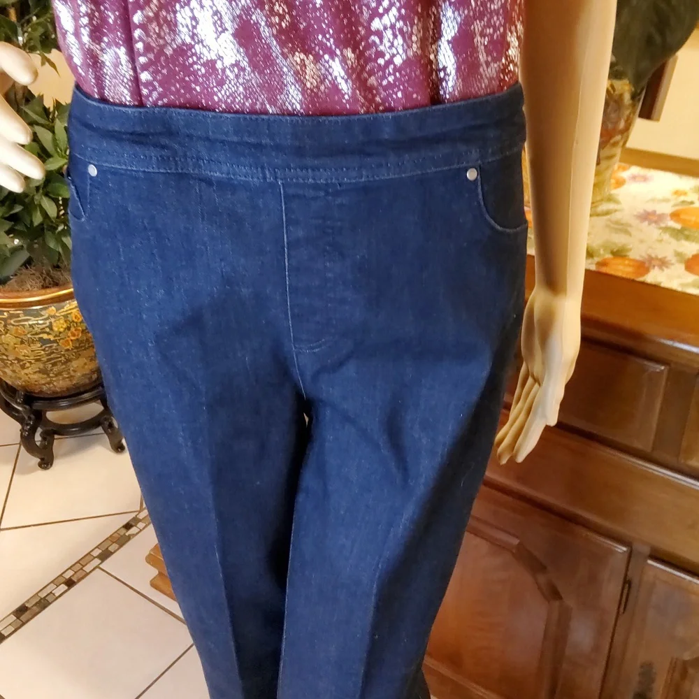 Chico's Perfect Stretch Girlfriend Slim Leg Ankle Jeans - Picture 3 of 13
