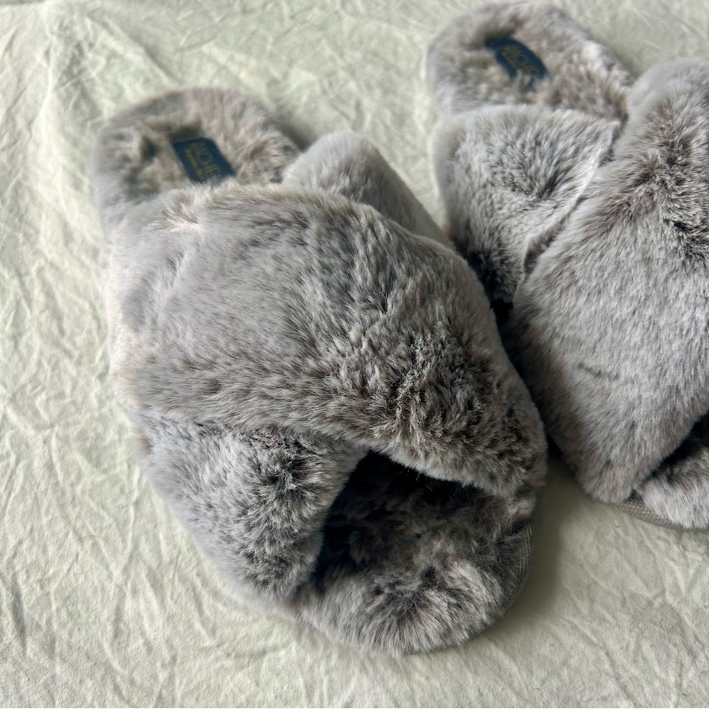 Rachel Roy Women's Fuzzy Gray Crossband Slippers - Picture 4 of 7