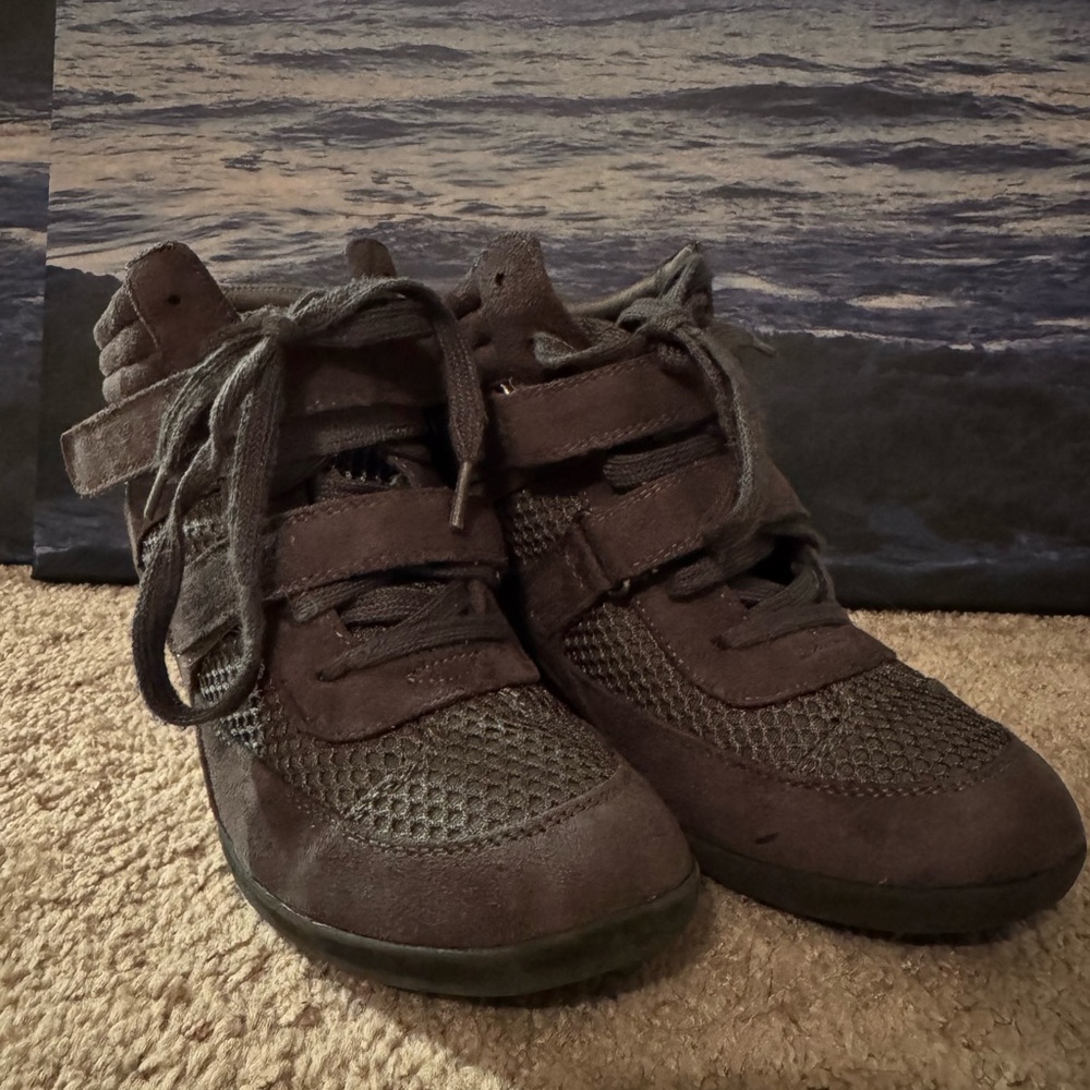 Madden Girl high top sneakers 7.5 Hickory Velcro and tie closure