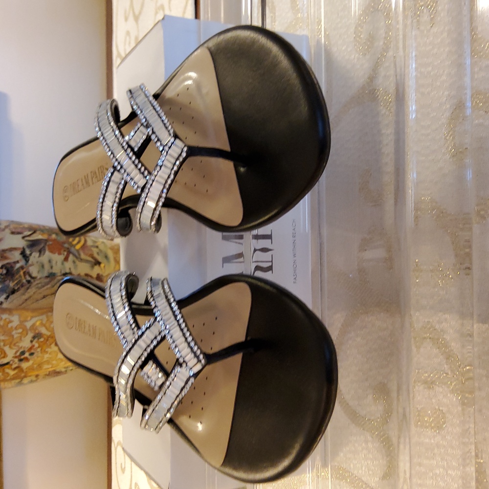 DREAM PAIRS Rhinestone Thong Sandals - Picture 7 of 8