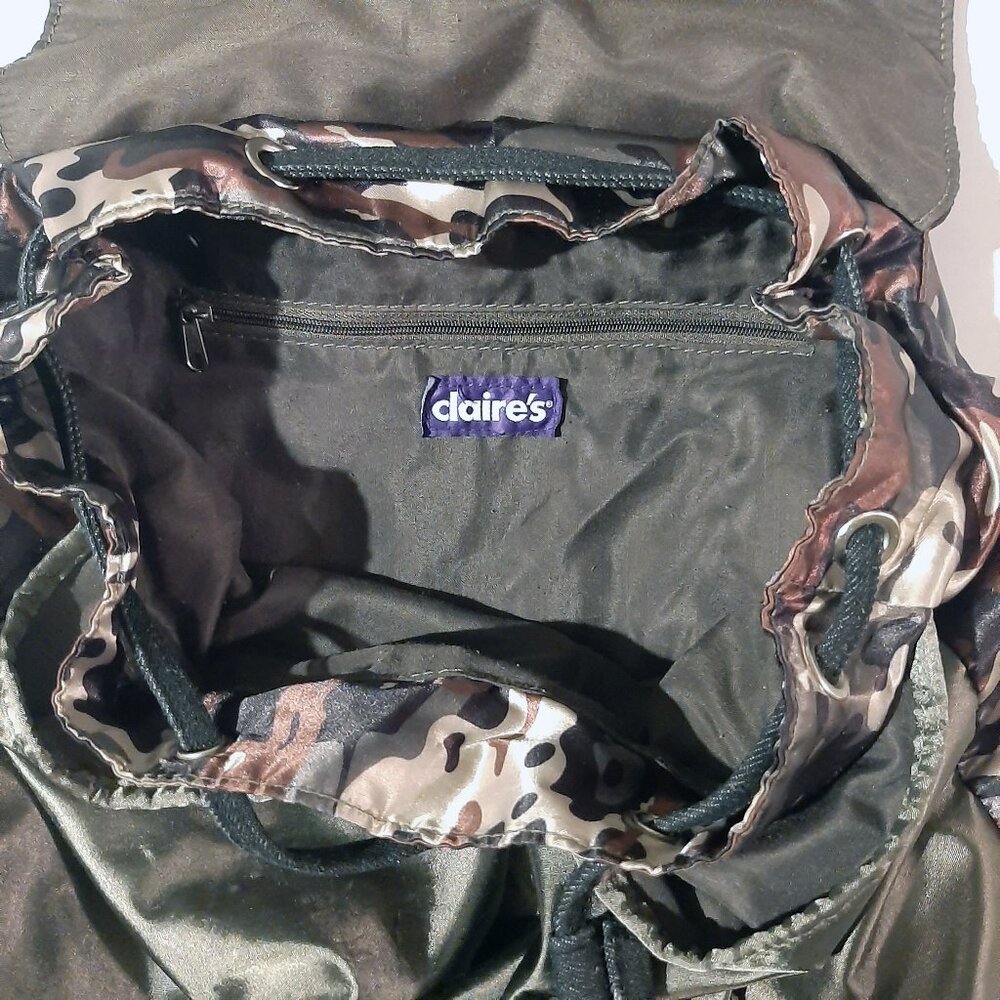 Claires camo backpack sequin eye 07 satin adjustable straps good condition Rare - Picture 3 of 8