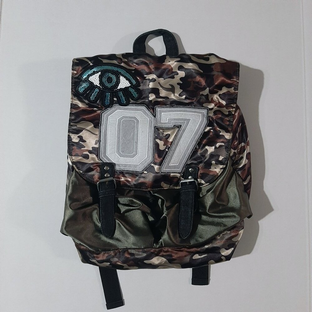 Claires camo backpack sequin eye 07 satin adjustable straps good condition Rare - Picture 7 of 8