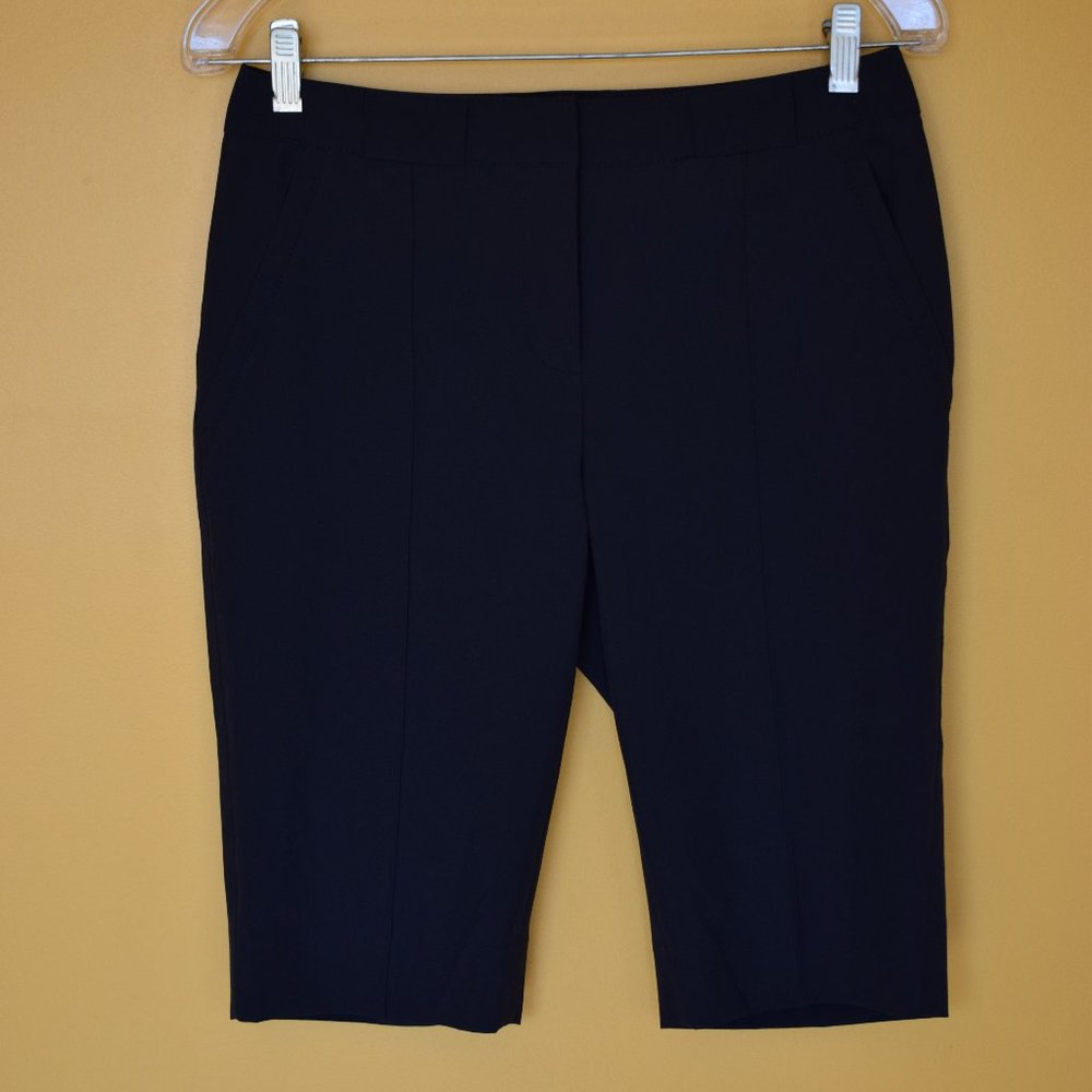 Navy Cutter & Buck Golf Shorts knee length has pockets