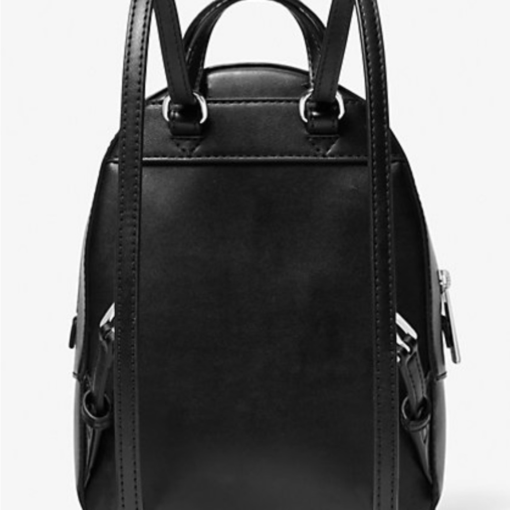 Michael Kors mini backpack
Jaycee Extra-Small Pebbled Leather - Picture 3 of 7