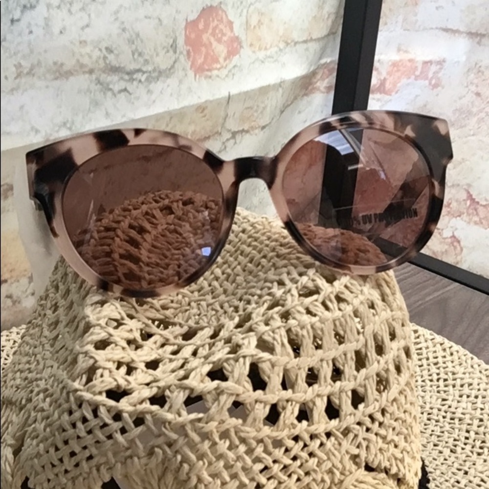 New Tod’s 54mm Round Cat Eye Sunglasses UV Protective Lenses with Case