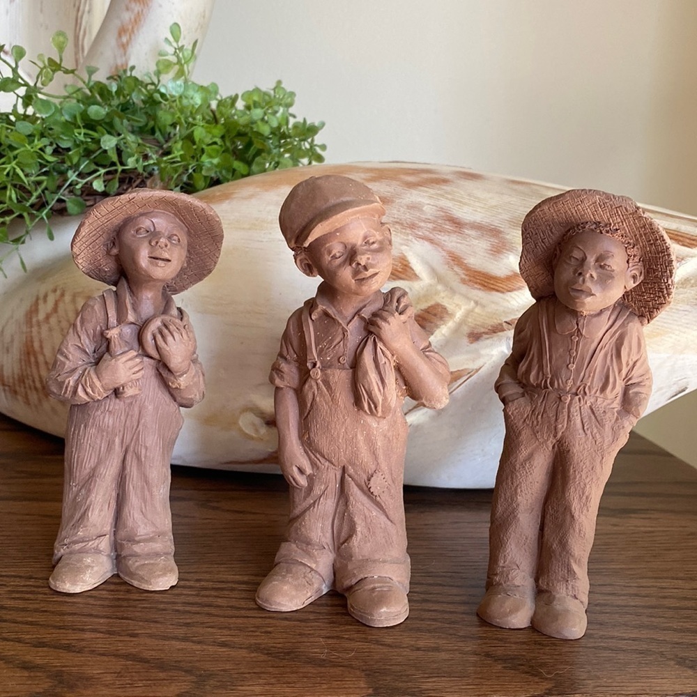 VINTAGE~3 YOUNG BOYS & GRANDPA SHELF SITTER~READY TO BE PAINTED OR USE AS IS~G11