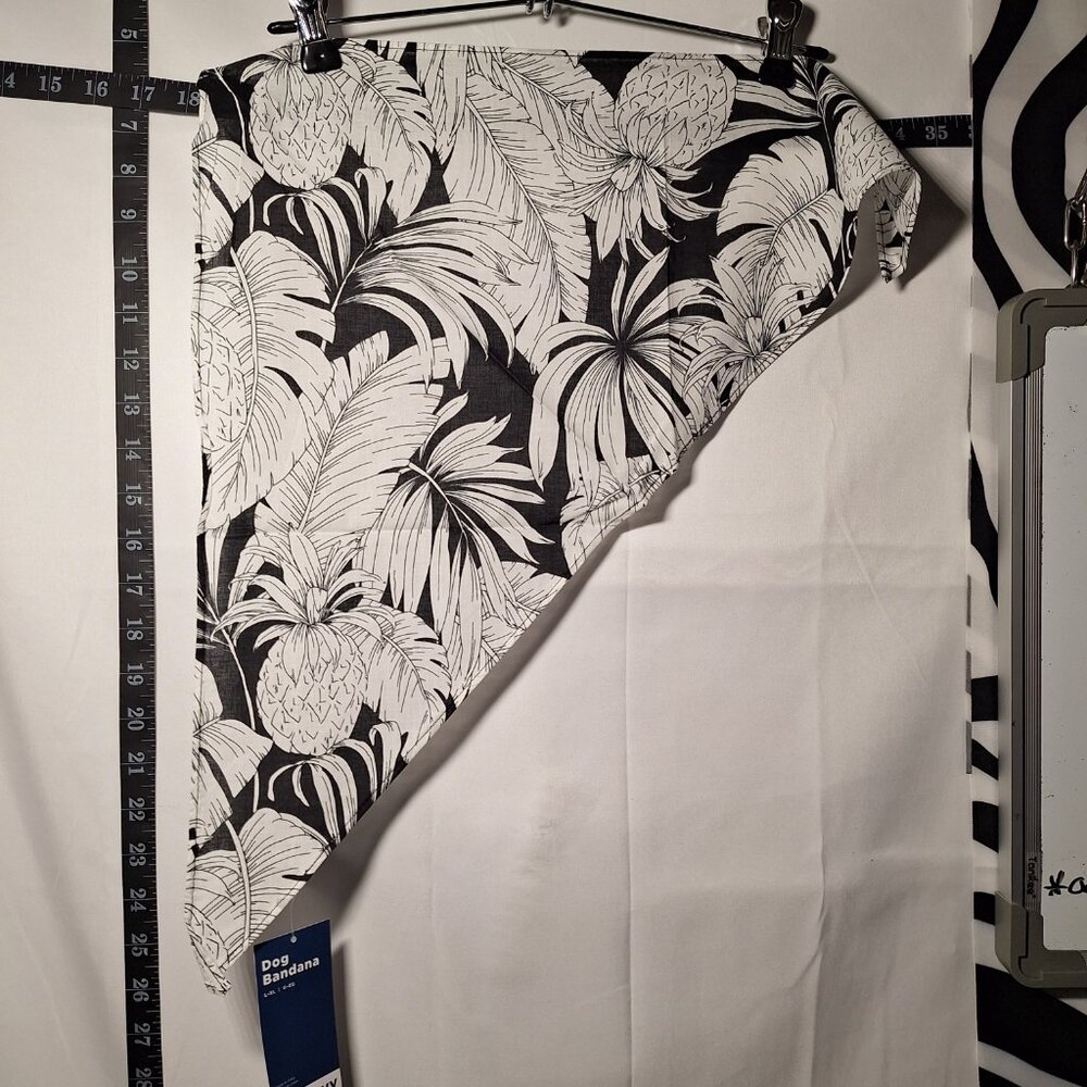 Old Navy Dog Bandanna - Black White Tropical L-XL - Picture 4 of 5
