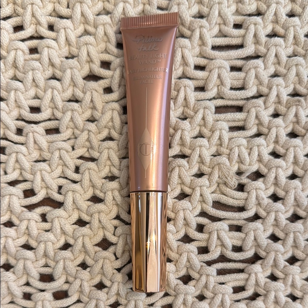 NWT Full Size Charlotte Tilbury Beauty Light Wand Pillow Talk Original