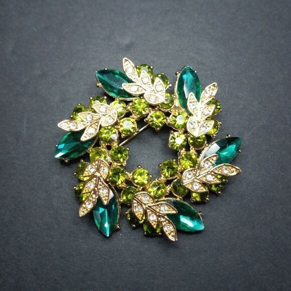 Dana Buchman Jewelry - Vintage Dana Buchman Signed Gold Tone Green Rhinestone Pin Cluster Wreath Brooch