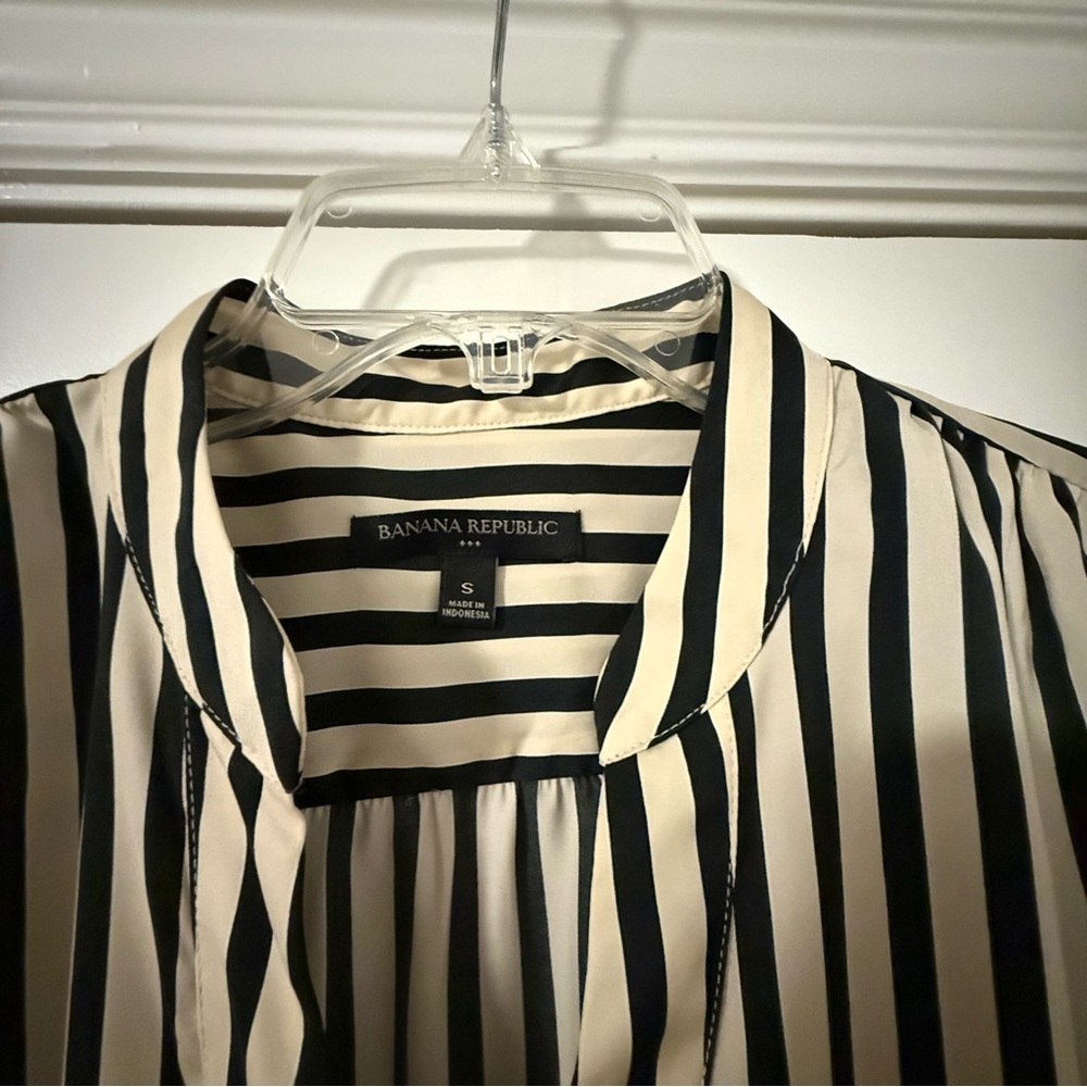 BANANA REPUBLIC STRIPED BLOUSE SIZE SMALL - Picture 3 of 4