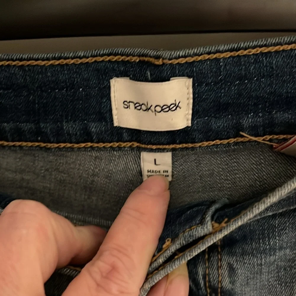 Sneak peek brand Denim Shorts mid rise - Picture 3 of 12