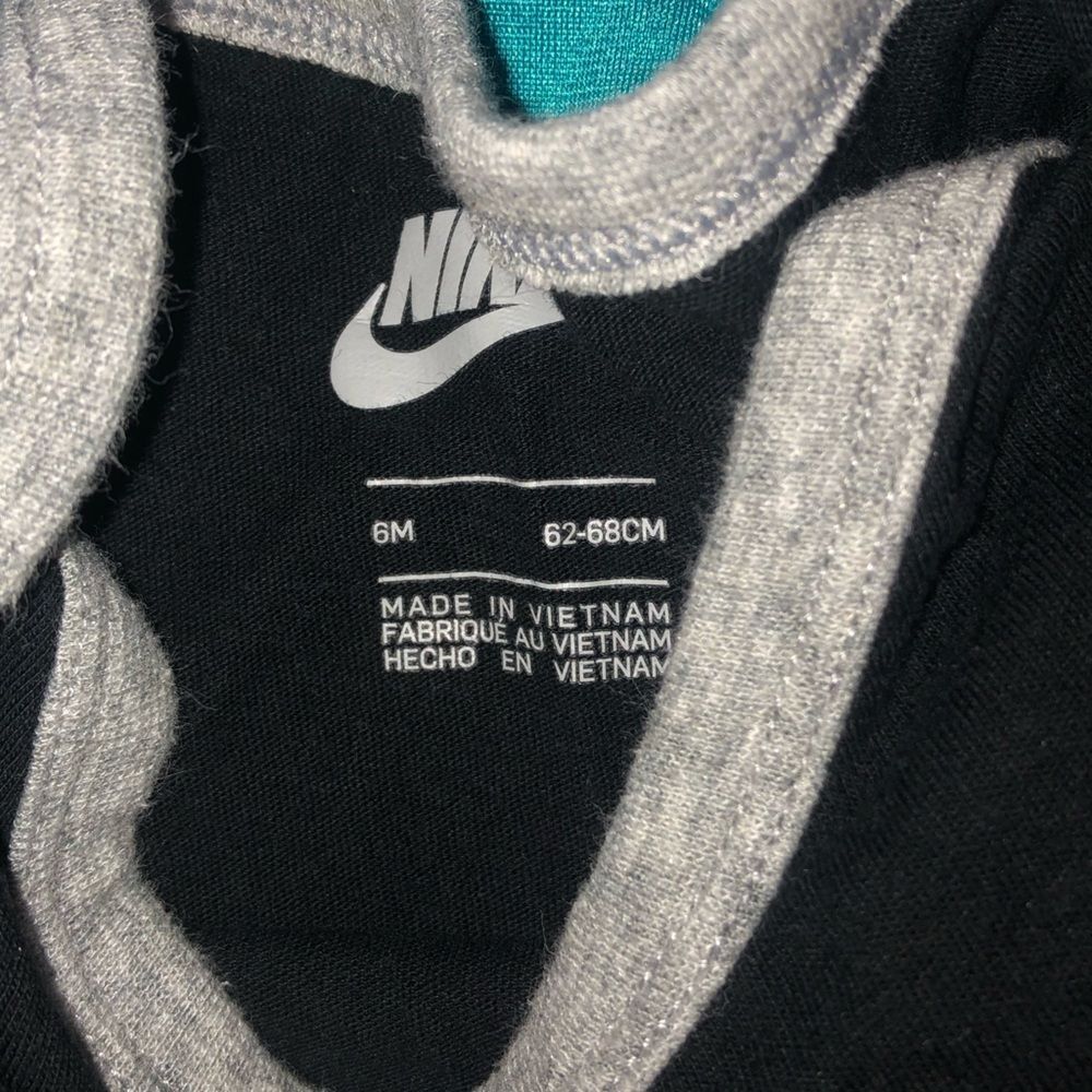 Nike Black and Gray Kids One Piece - Picture 2 of 2