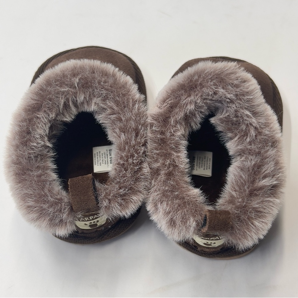 BEARPAW child’s brown Booties With Fur 0/6 months - Picture 7 of 10