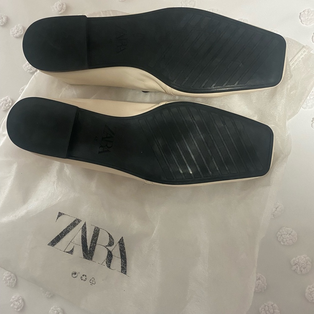 Zara Beige Leather Flats - Picture 2 of 3