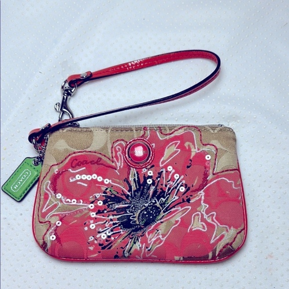 Coach POPPY Flower Sequin signature Wristlet orange patent leather lime hangtag