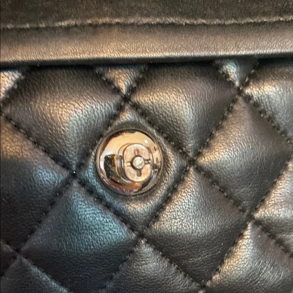 Chanel Black Quilted Shoulder Bag with Chain Strap medium - Picture 5 of 12