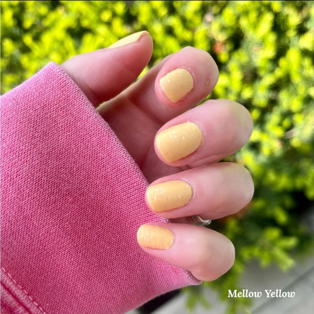 *Exclusive* Color Street: Mellow Yellow | Pale Pastel Curved French Tips Spring - Picture 1 of 12