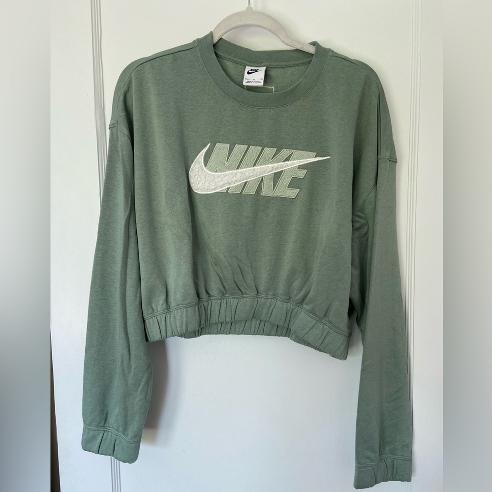 Nike Green Cropped Long Sleeve Sweatshirt - NWOT