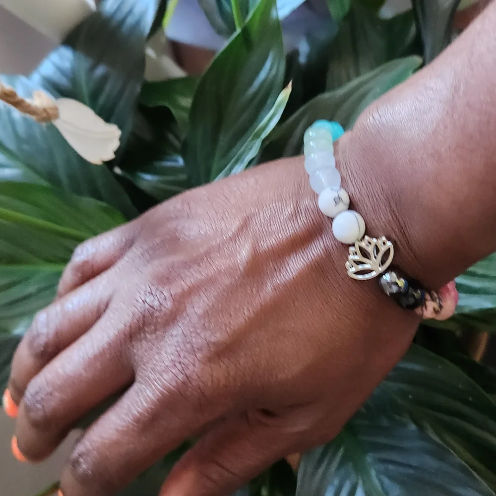 NWOT Lotus Crystal Bracelet - Picture 3 of 3