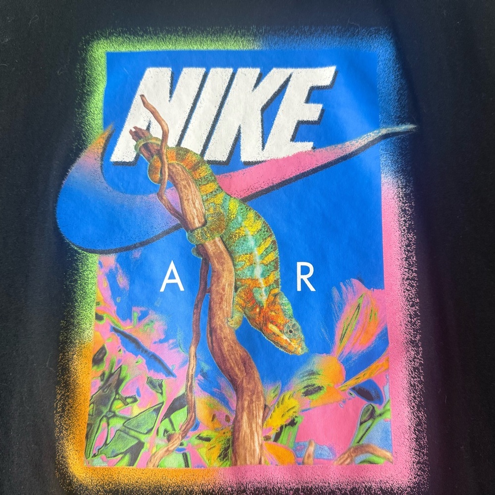 Nike Vibrant Chameleon Art on Black - Picture 2 of 5