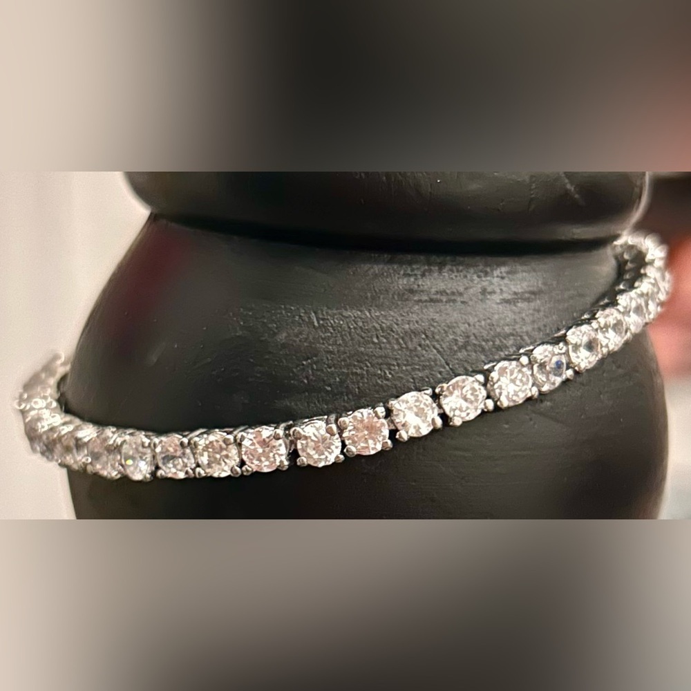 Swarwoski Crystal Bracelet with clasp H16​