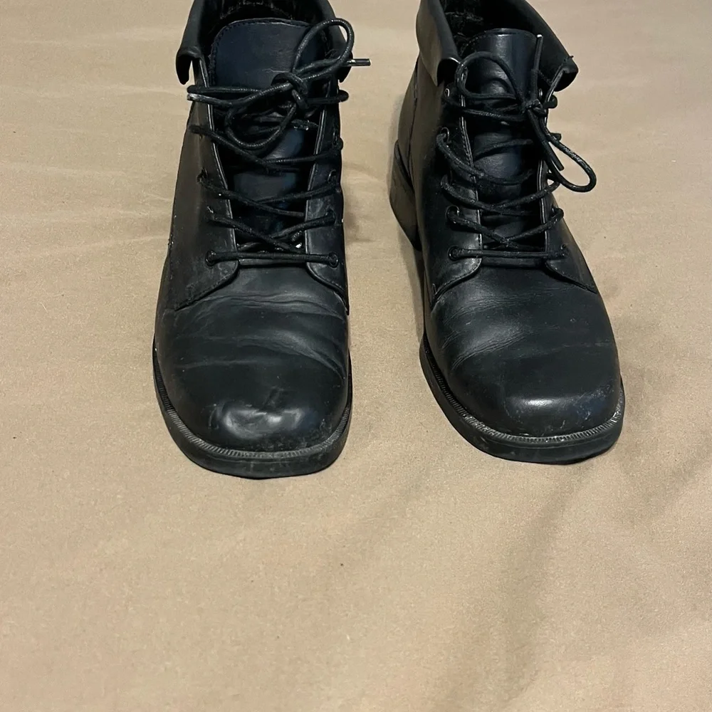 Black Leather Women’s Shoes - Picture 3 of 5