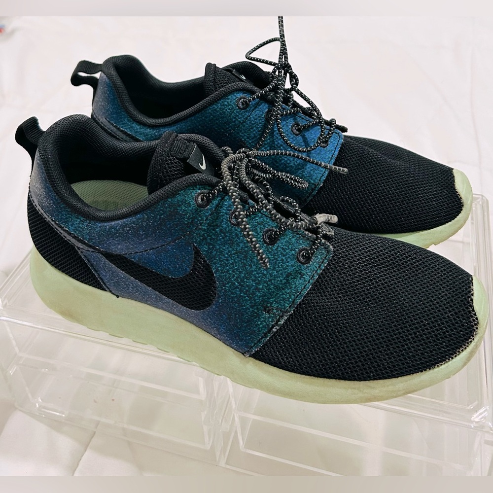 Nike Roshe Teal & Black Sneakers Size 8