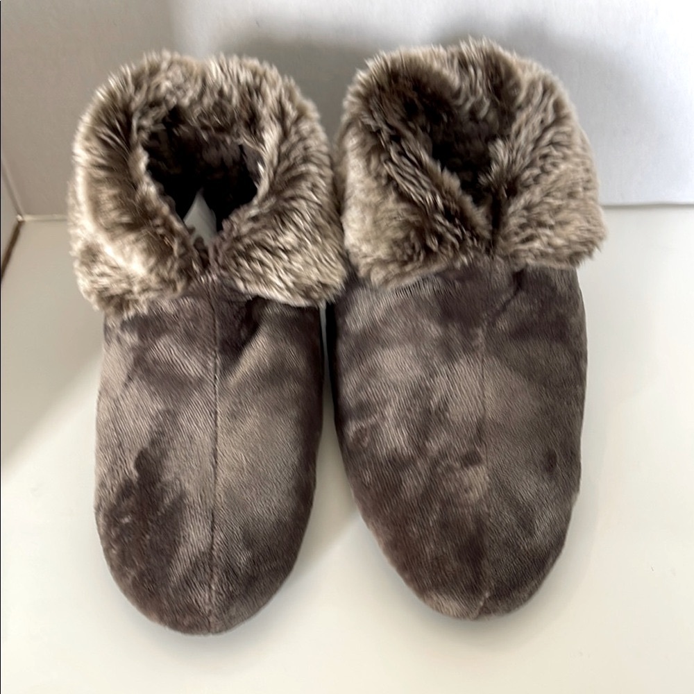 Cozy Faux Fur Lined Slippers Size Large 8/9 Ankle Bootie Slip On