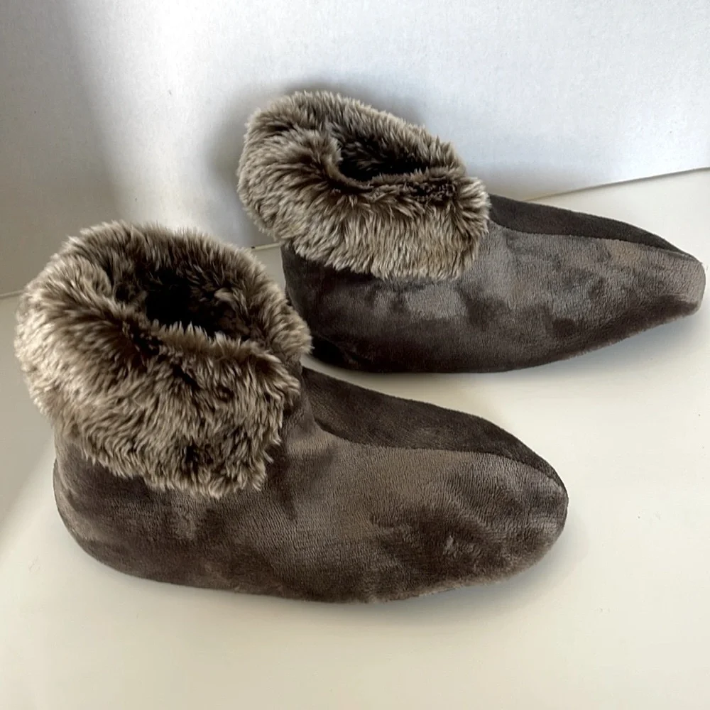 Cozy Faux Fur Lined Slippers Size Large 8/9 Ankle Bootie Slip On - Picture 2 of 8