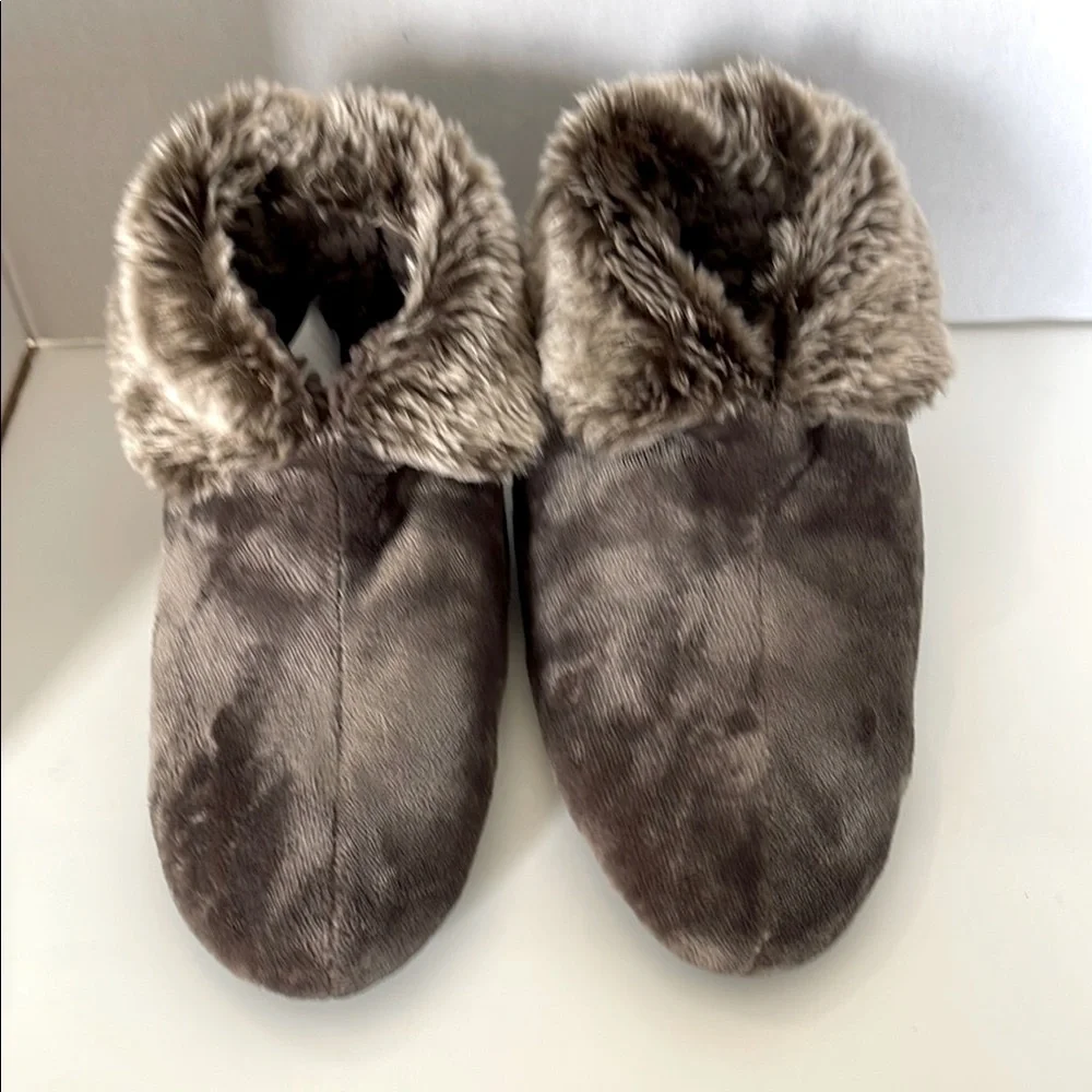 Cozy Faux Fur Lined Slippers Size Large 8/9 Ankle Bootie Slip On - Picture 1 of 8