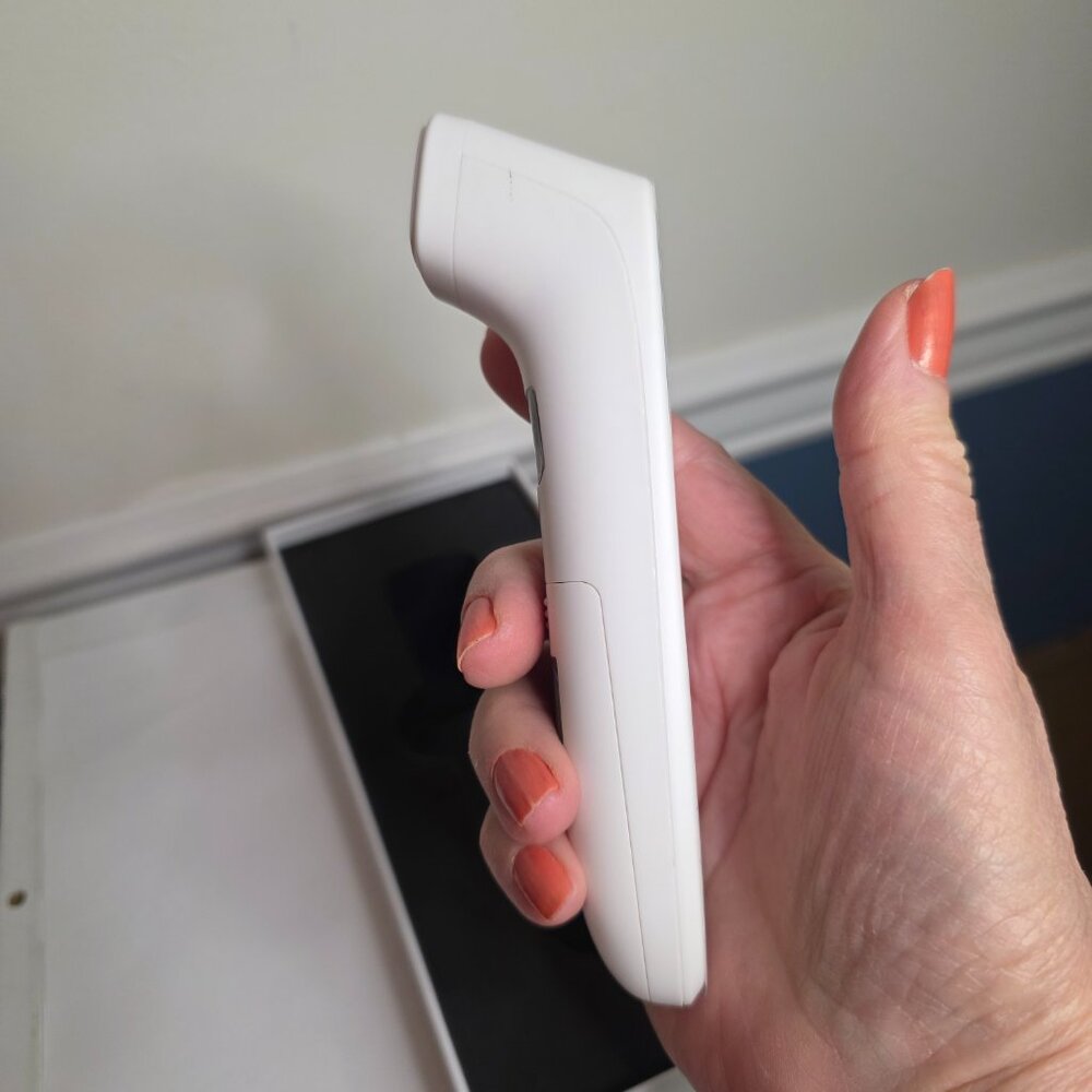 Sharper Image Touchless Thermometer NWT - Picture 2 of 5