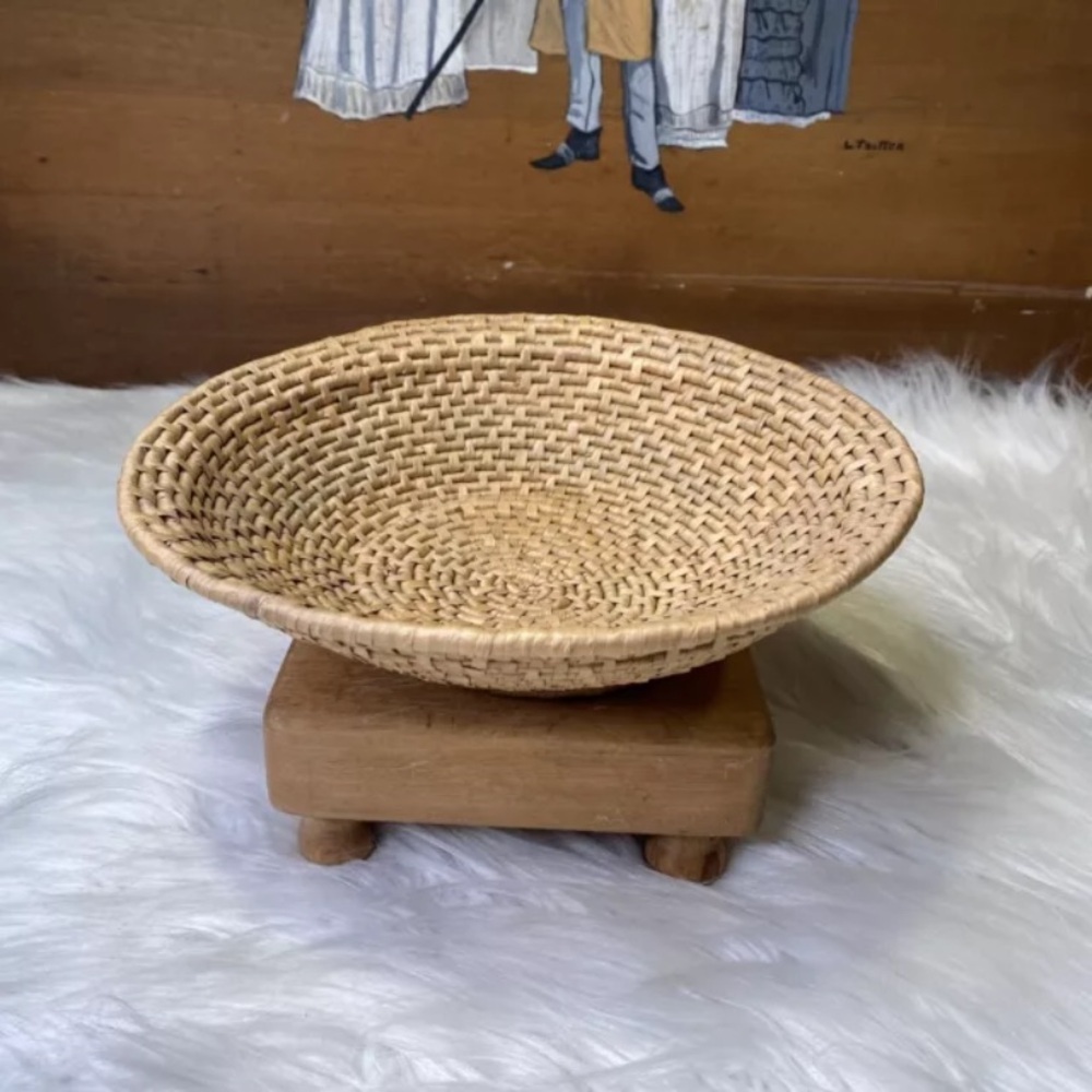 Vintage Native American Woven Seagrass Basket With Small Footed Base