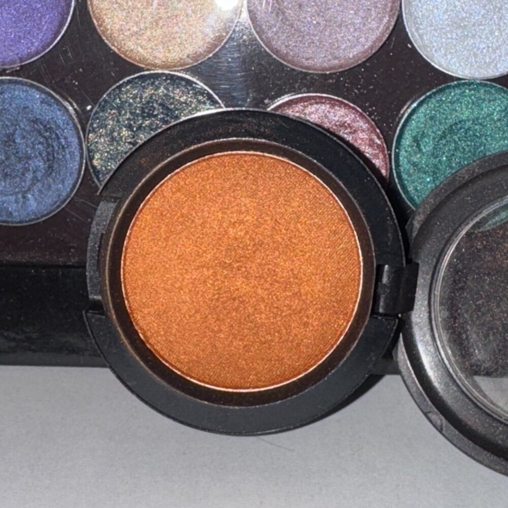 MAC PAPARAZZ-SHE EYESHADOW - Picture 2 of 3