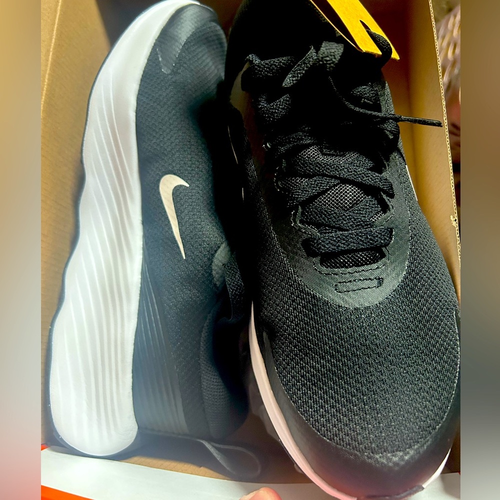 M Nike Promina