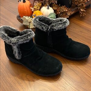 KHOMBU Low suede boots BONNIE,size 9
