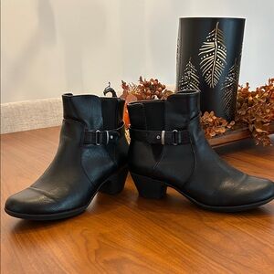 Black Croft and Barrow booty size 8 1/2
