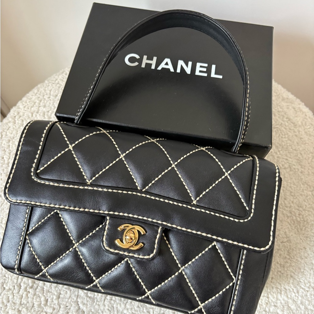 CHANEL🔥100% Authentic Chanel Top Handle Handbag-Rare Vintage Black Leather 🔥