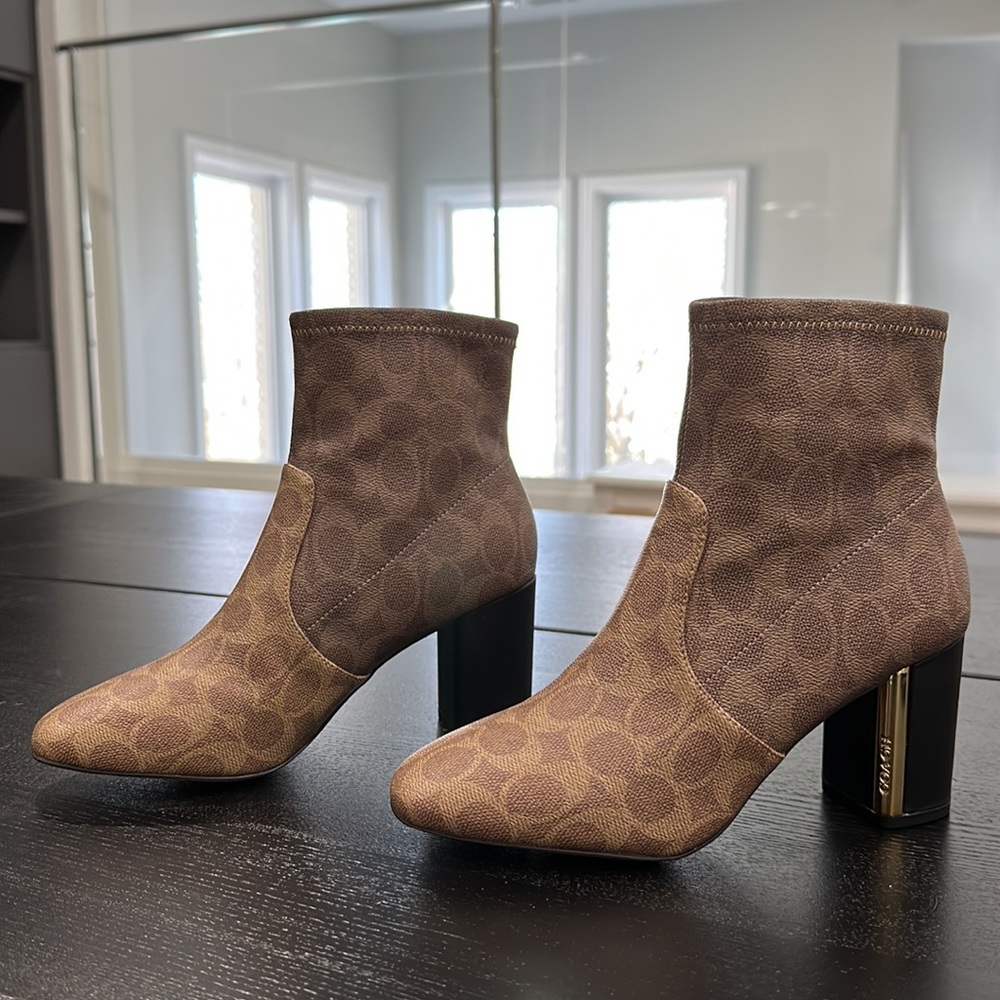 Coach Margot Signature Monogram Coated Canvas Boots - 7.5 - Picture 4 of 9