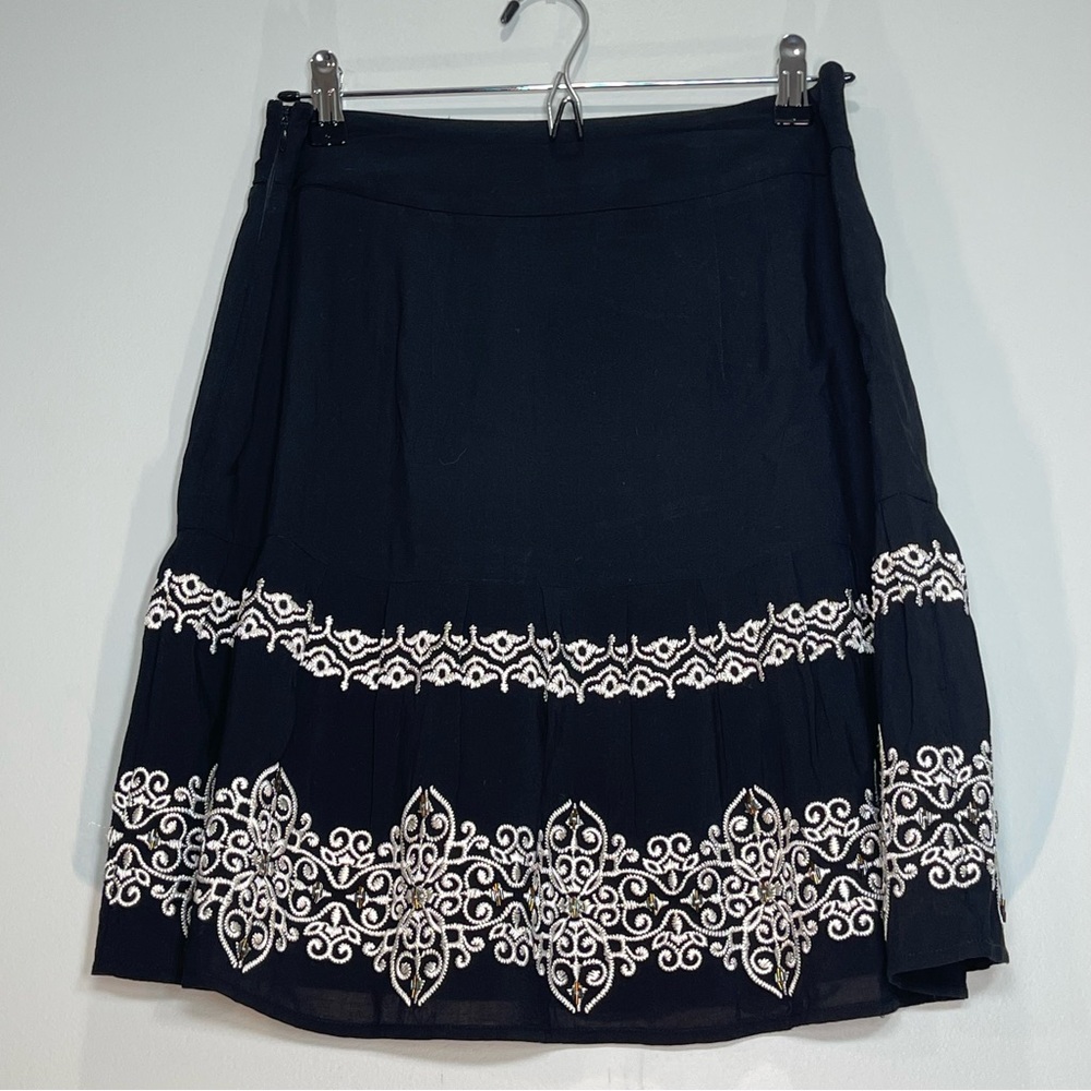 White House Black Market Women’s Black Skirt White Embroidery Beads Lined Size 4 - Picture 2 of 10
