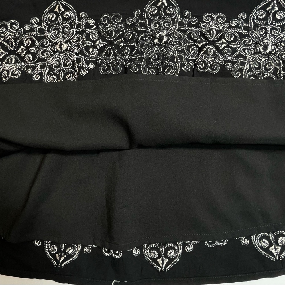 White House Black Market Women’s Black Skirt White Embroidery Beads Lined Size 4 - Picture 5 of 10