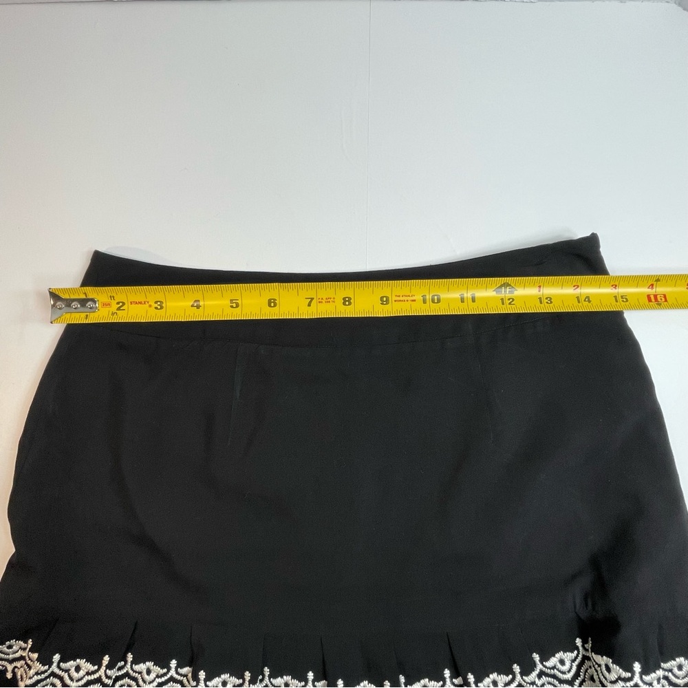 White House Black Market Women’s Black Skirt White Embroidery Beads Lined Size 4 - Picture 9 of 10