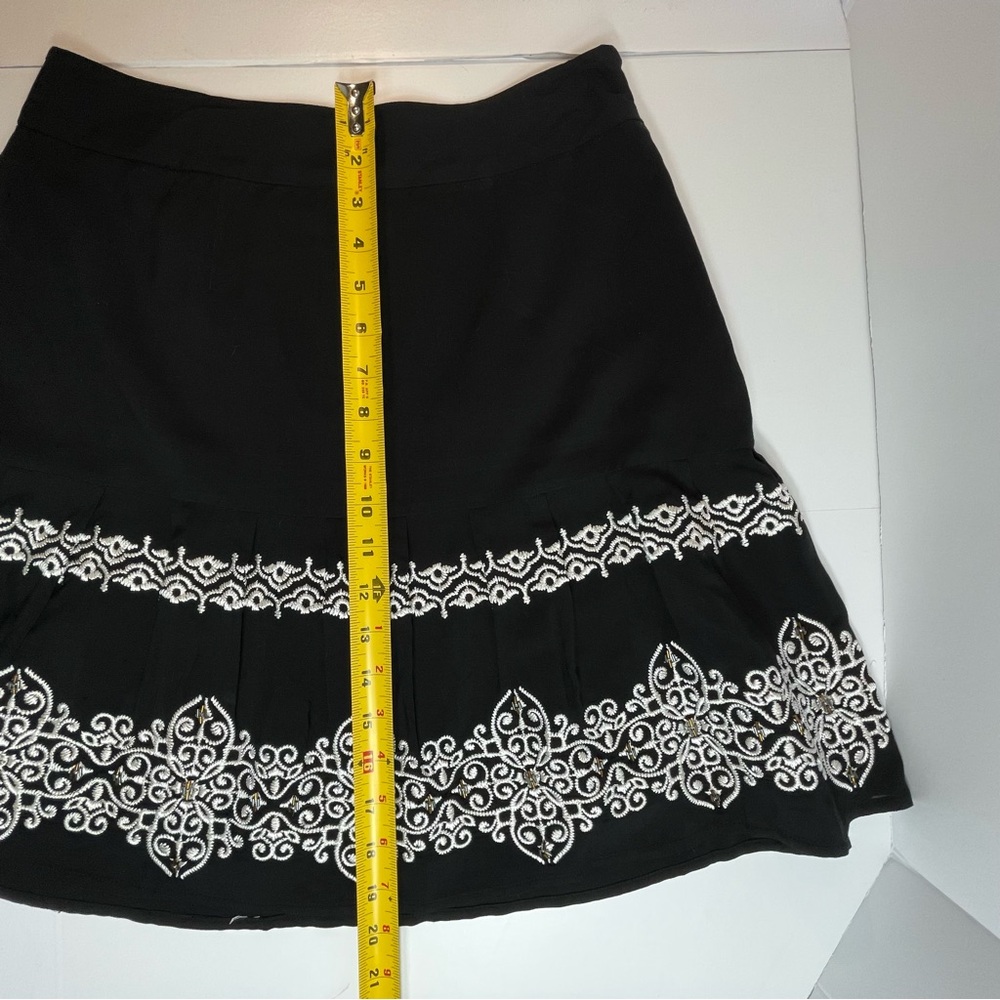White House Black Market Women’s Black Skirt White Embroidery Beads Lined Size 4 - Picture 10 of 10