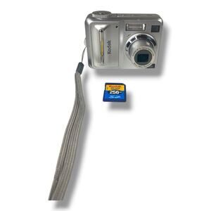 Kodak EasyShare C653 Digital Camera Silver For Parts Only Cracked Screen