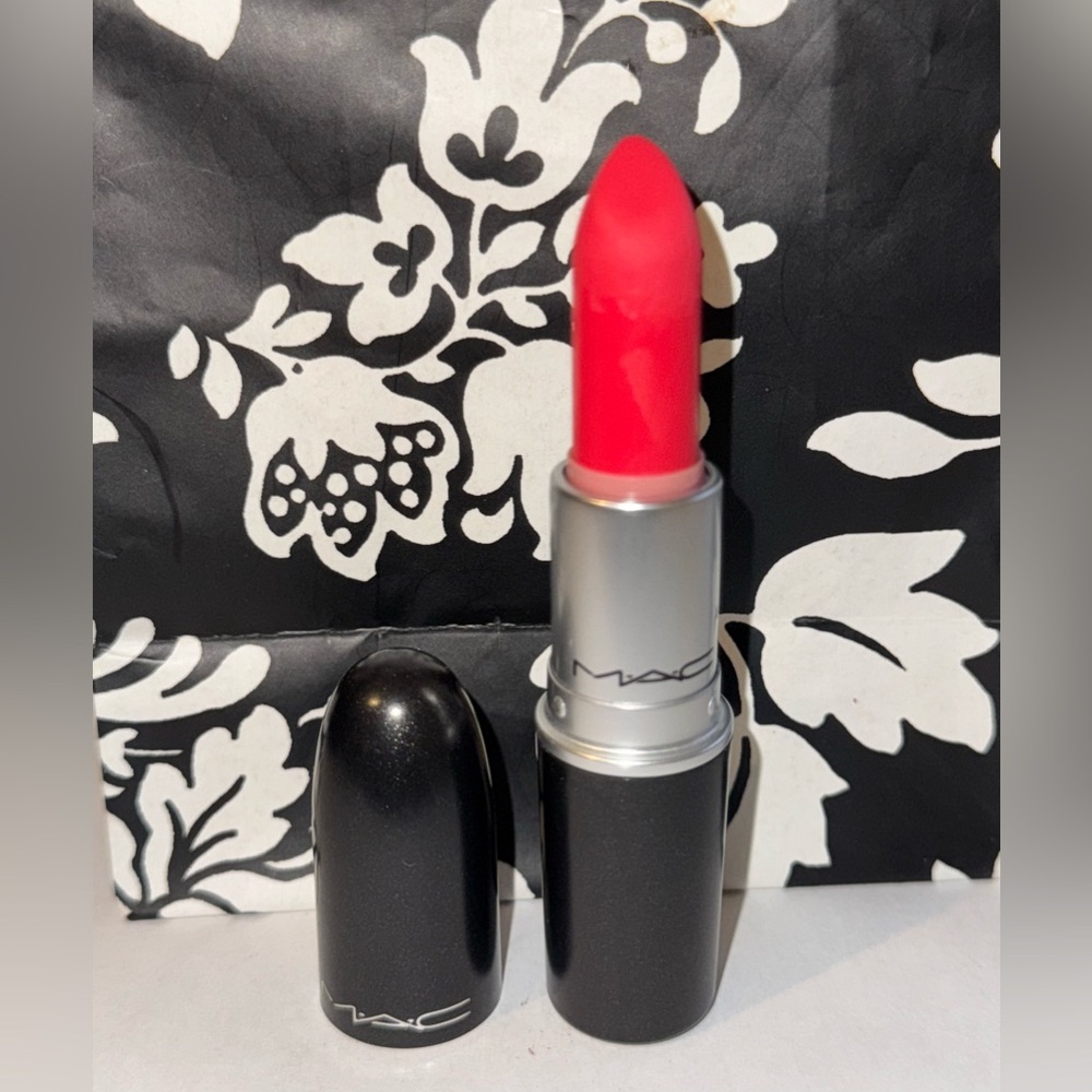 MAC Cosmetics Ablaze Lipstick - Picture 1 of 1